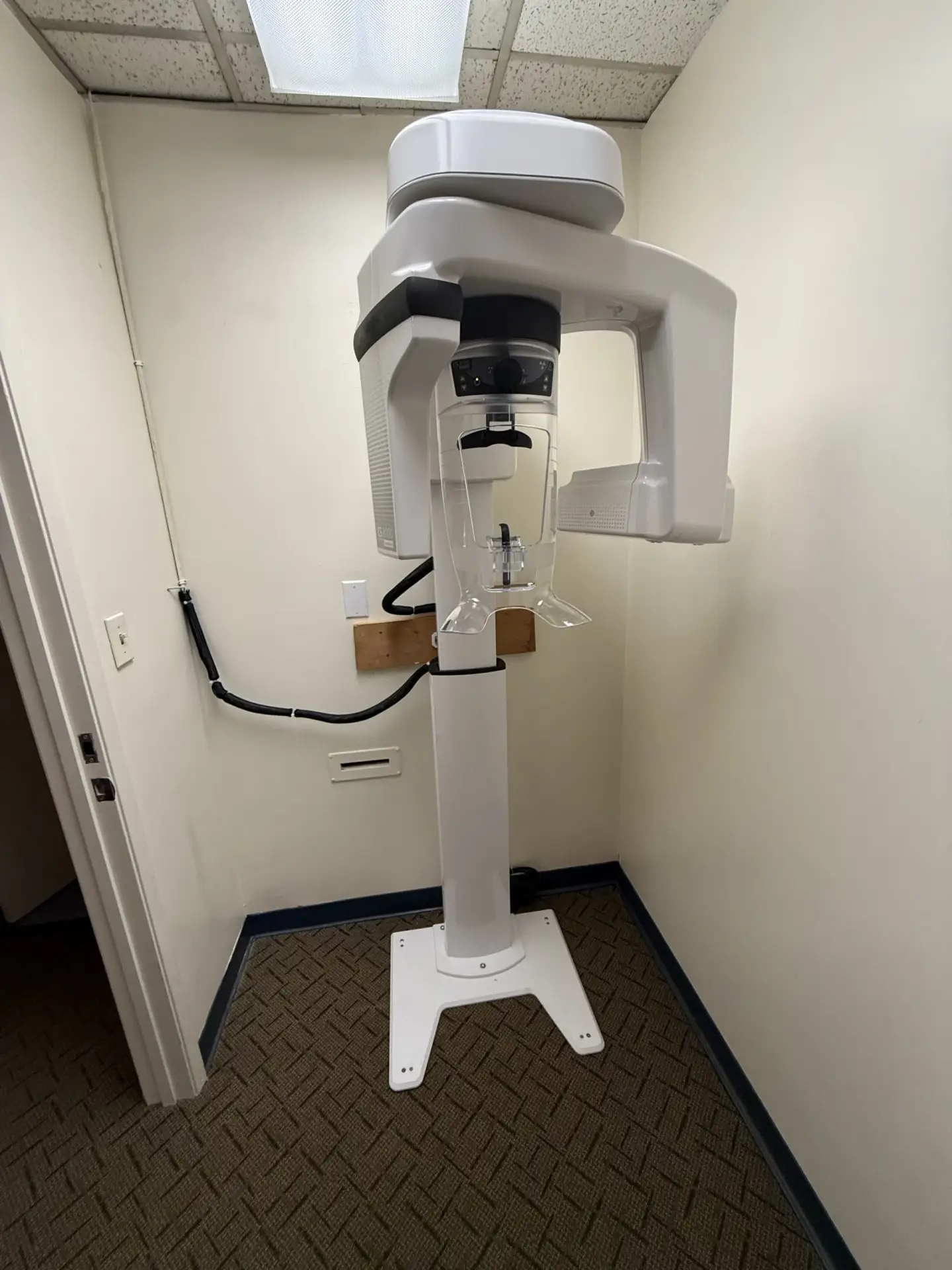 Digital panoramic X-ray machine at the Signature Smiles dental office in Milpitas